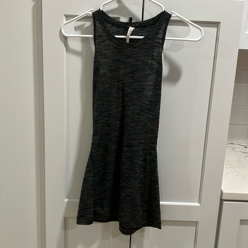 Lululemon Women's Gray Athletic Criss Cross Back Tank Top Sleeveless Shirt